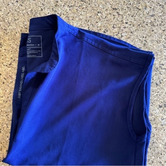 Figs navy set. Rafaela top in medium and Zamora joggers in XL - Picture 6 of 7